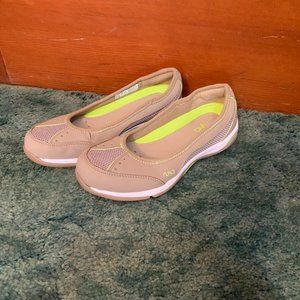 Ryka Athletic Ballet Flat Taupe and Green Size 8 1/2W EUC